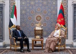 سلطان عُمان يستقبل رئيس مجلس السيادة الانتقالي السوداني