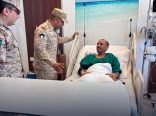 رئيس الاركان العامة بالجيش الكويتى ونائبه يزورن المصابين جراء الاعتداءات الايرانية