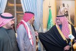 أمير تبوك يكرم شقيقين لأمانتهم ويقدم لهما مكافأة مجزية