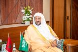 معالي الوزير – عبداللطيف آل الشيخ خادم الحرمين الشريفين الملك سلمان من قبل أن يكون ملكاً وهو يحمل راية جمع الصف ووحدة الكلمة 