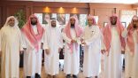 وفد من رئاسة الشؤون الدينية يزور مركز بحوث ودراسات المدينة ويهنئ الدكتور صلاح البدير بمنصبه الجديد