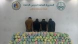 حرس الحدود بمنطقة جازان يقبض على 4 مخالفين لنظام أمن الحدود لتهريبهم 72 كلجم من نبات القات المخدر