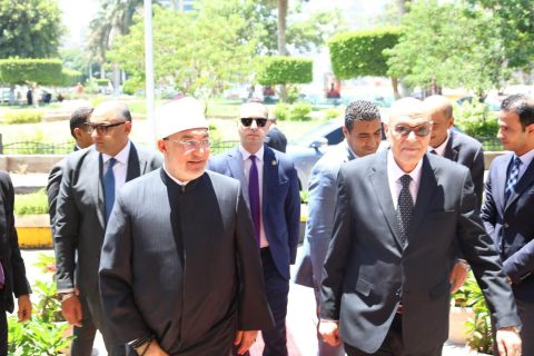 مفتي جمهورية مصر العربية يهنئ رئيس هيئة قضايا الدولة بمناسبة توليه رئاسة الهيئة رسميًّا