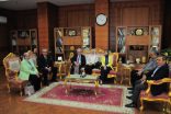 رئيس جامعة كفر الشيخ بجمهورية مصر العربية يستقبل لجنة الفحص والاستماع الخاصة بتعيين أعضاء هيئة تدريس قسم اللغة الايطالية بكلية الالسن بالجامعة