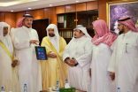 رئاسة الشؤون الدينية تسلّم كبار المطوفين الرخصة الأولى عبر تطبيق توكلنا لتعزيز الخدمات الرقمية بالمسجد الحرام”