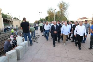 وزير النقل المصري يعقد اجتماعاً موسعاً طارئاً بمحطة محلة روح مع رئيس وقيادات هيئة السكك الحديدية