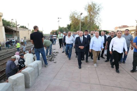 وزير النقل المصري يعقد اجتماعاً موسعاً طارئاً بمحطة محلة روح مع رئيس وقيادات هيئة السكك الحديدية