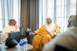 ضمن برنامج زيارته التي تنفذها الشؤون الإسلامية التقى عدداً من خريجي الجامعات السعودية بجنوب إفريقيا إمام الحرم المكي للدعاة أنتم تحملون شرف حمل الرسالة فكونوا قدوة في تعاملاتكم وأنشروا التوحيد الخالص وقيم التسامح وفق منهج الوسطية