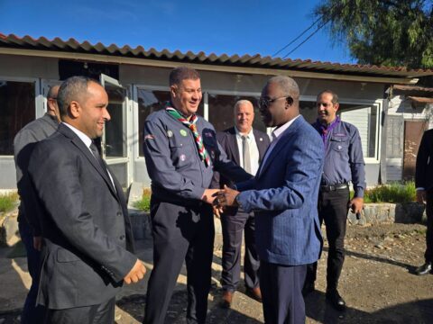 القائد السيد عبد الرحمان حمزاوي في استقبال ضيوف الكشافة الإسلامية الجزائرية بالمركز الكشفي الدولي بسيدي فرج