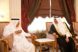 أمير تبوك يزور الشيخ أحمد الخريصي في منزله