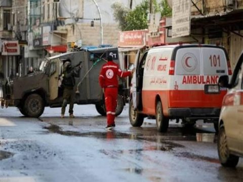 إصابة ثلاثة فلسطينيين في اعتداءات الاحتلال والمستعمرين في الضفة الغربية