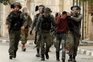 قوات الاحتلال الإسرائيلي تعتقل خمسة فلسطينيين من الضفة الغربية