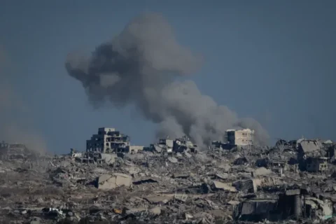 إصابة عدد من الفلسطينيين في سلسلة غارات إسرائيلية على قطاع غزة
